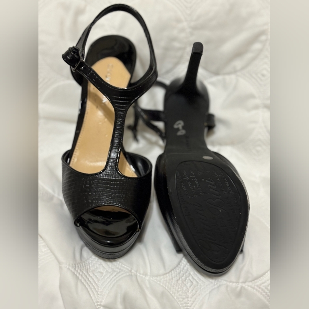 Black Sking back pumps